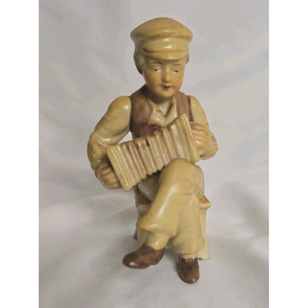 "Made in Occupied Japan" Porcelain Figurine 1947-52 Chikaramachi / Meito China